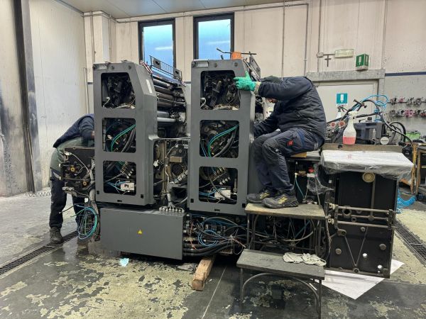 In rebuilding to our WareHouse of Limena a Heidelberg SM74-2P 2001